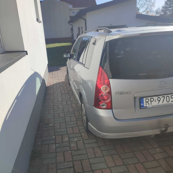 Spędzam samochód Mazda premasy 2004 r  2,0 benzyna