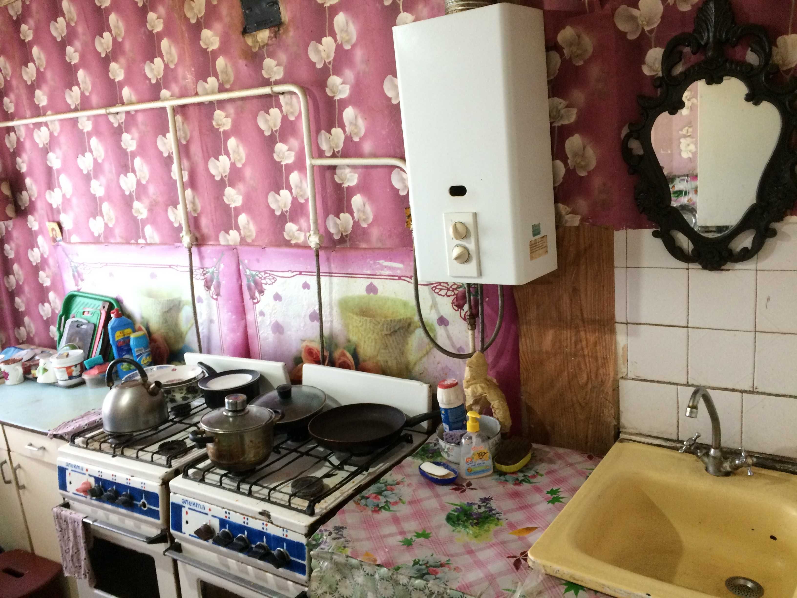 Продається секція 2 кімнати гуртожитку, р - н Центр не кутова