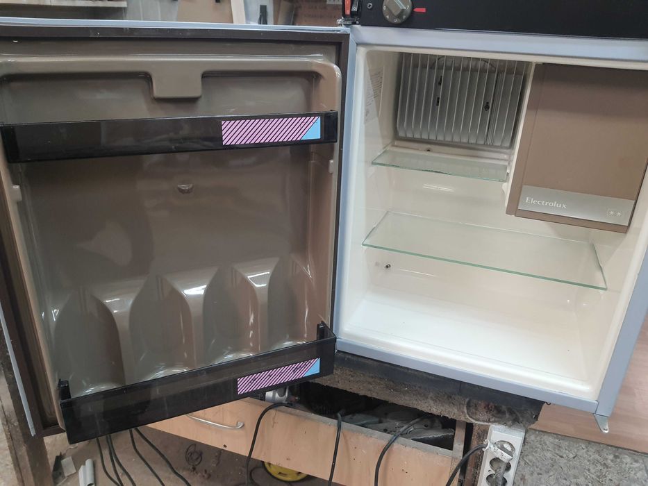 Lodówka do kampera , przyczepy 12V, 230V i na gaz