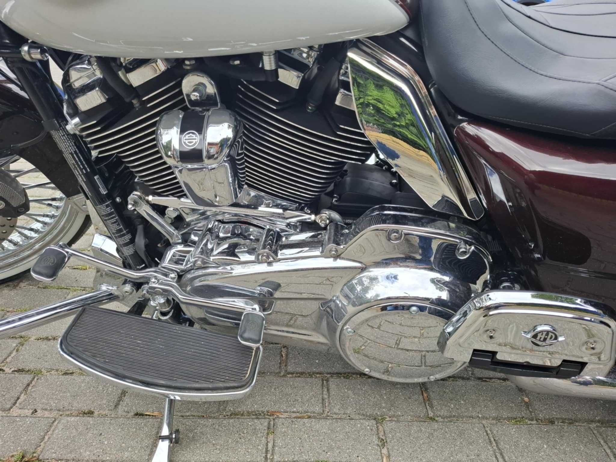 HARLEY DAVIDSON FLHR rok 2021  1760 mil