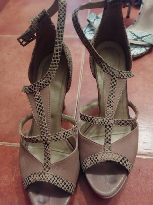 Sapatos e sandalias Novas