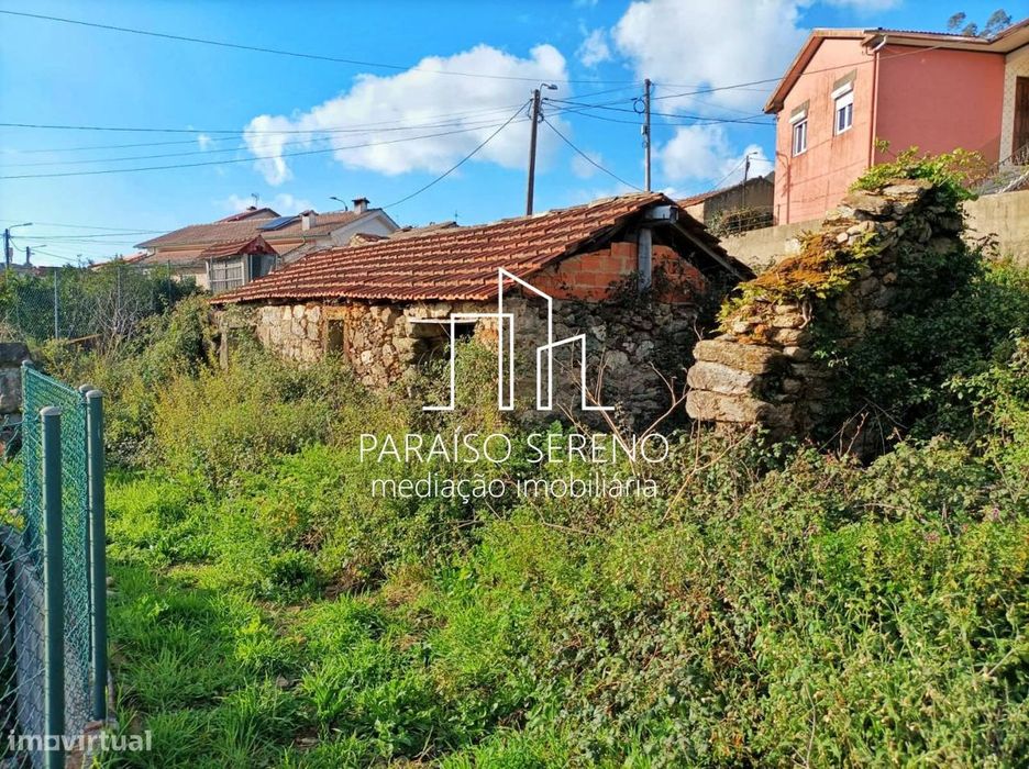 Moradia p/ restauro em Ossela