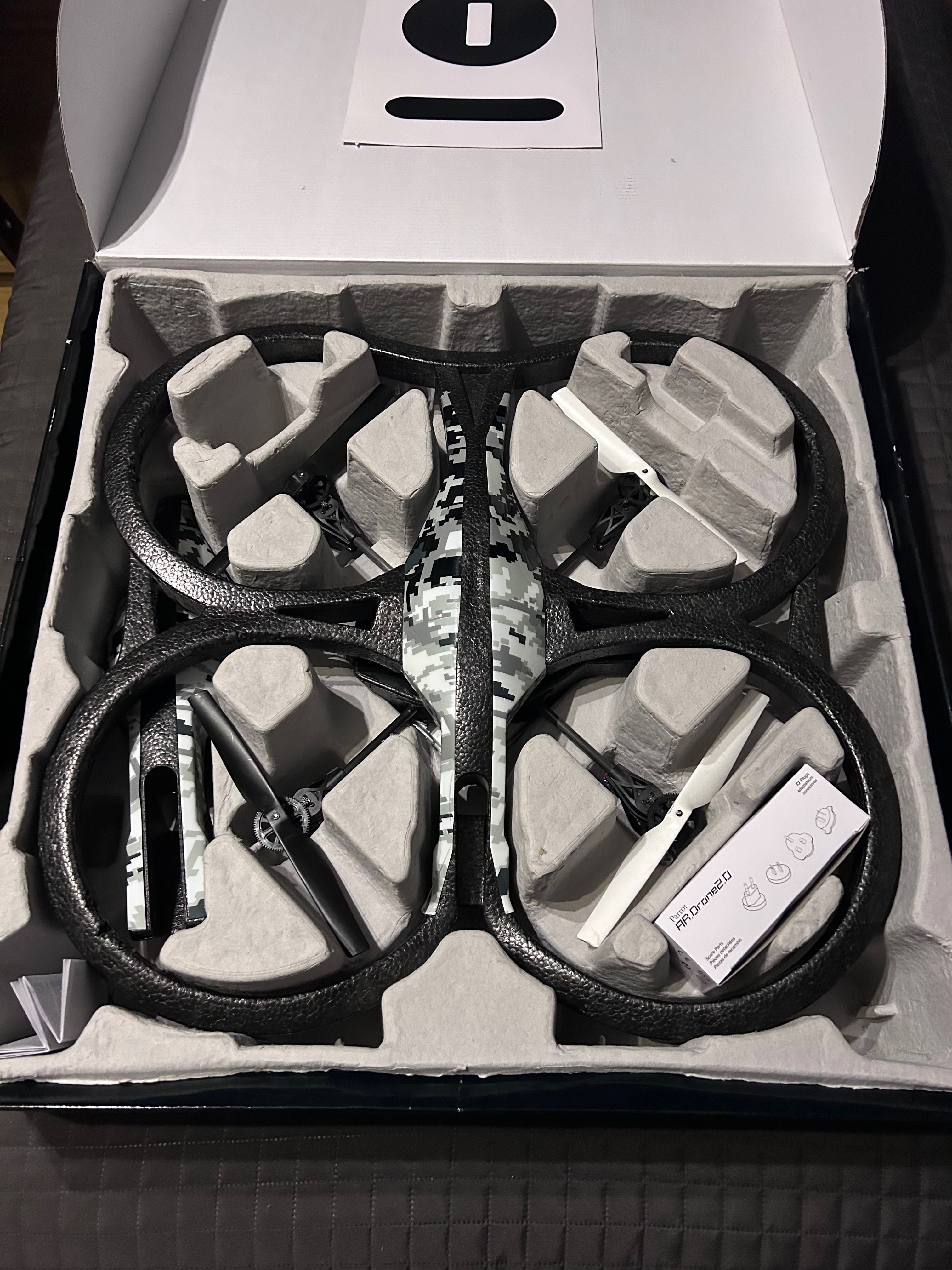 Drone - Parrot AR.Drone 2.0 (Elite Edition)