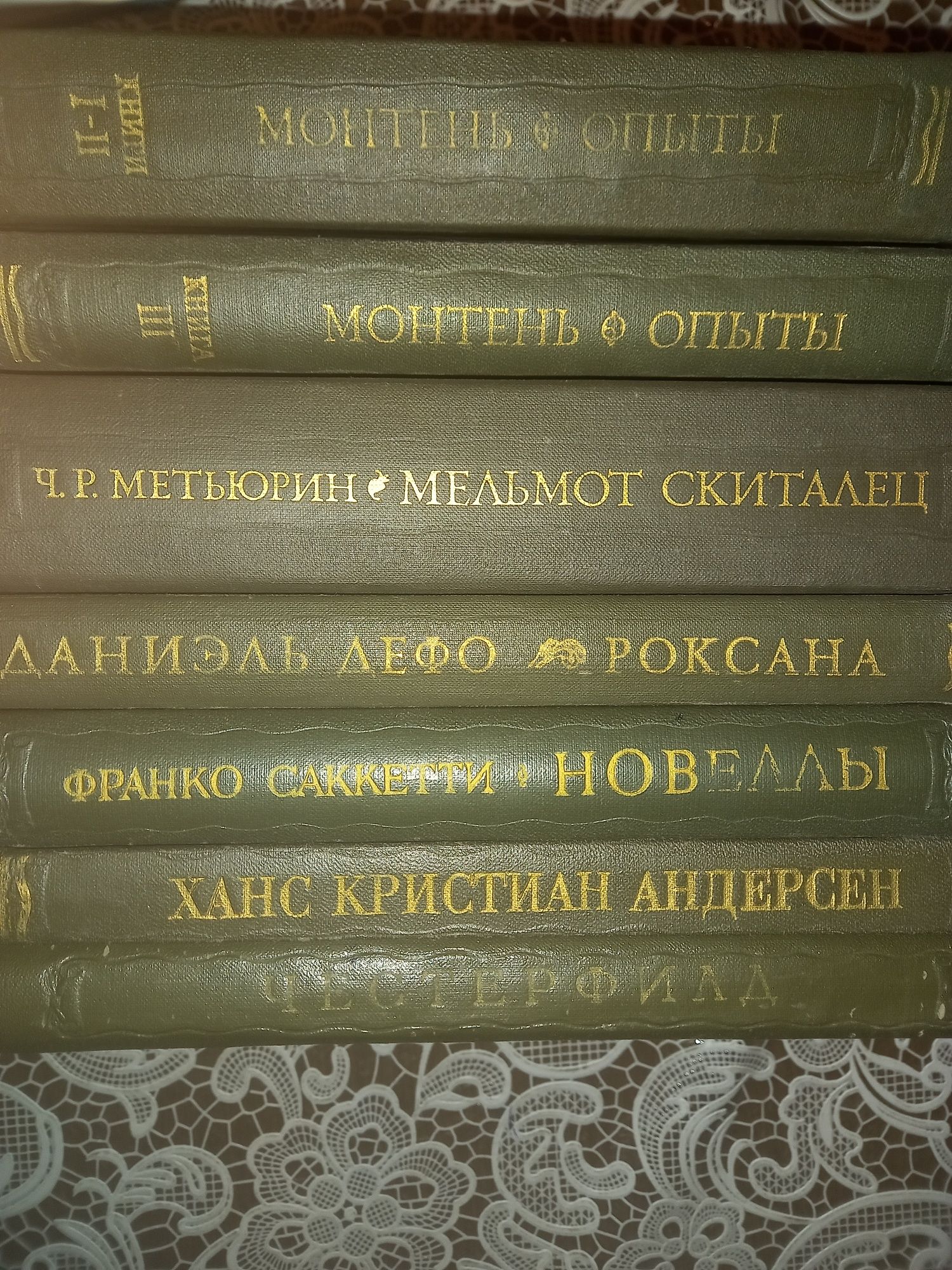 Продам книги серии " Литературные памятники"