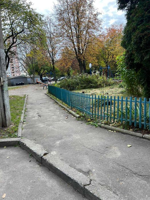 Оренда ізольованої кімнати в 4-ох кімнатній квартирі по вул.Юрія Липи