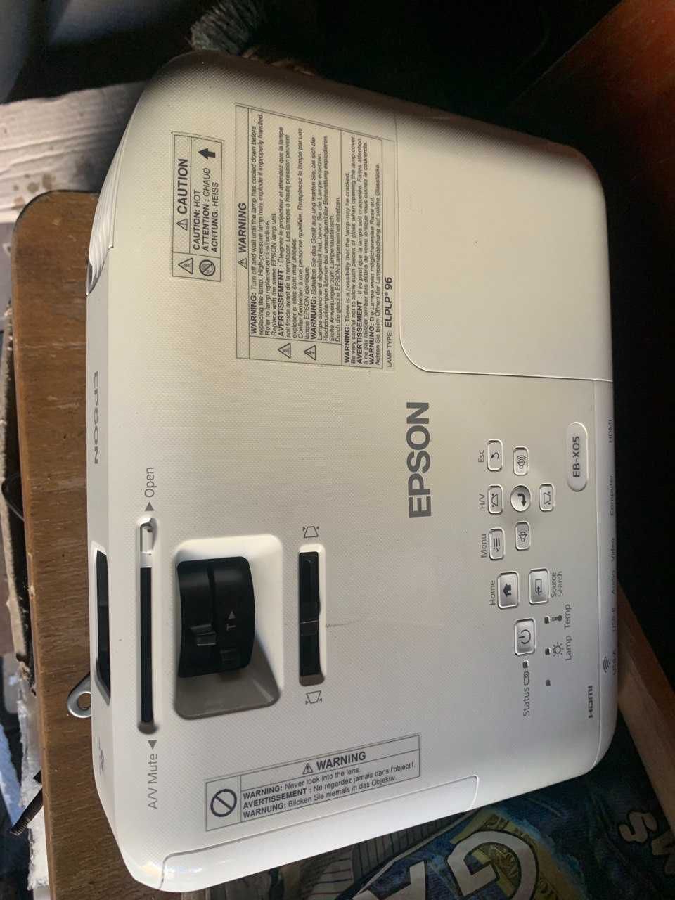 Projector Epson H839B EB-X05