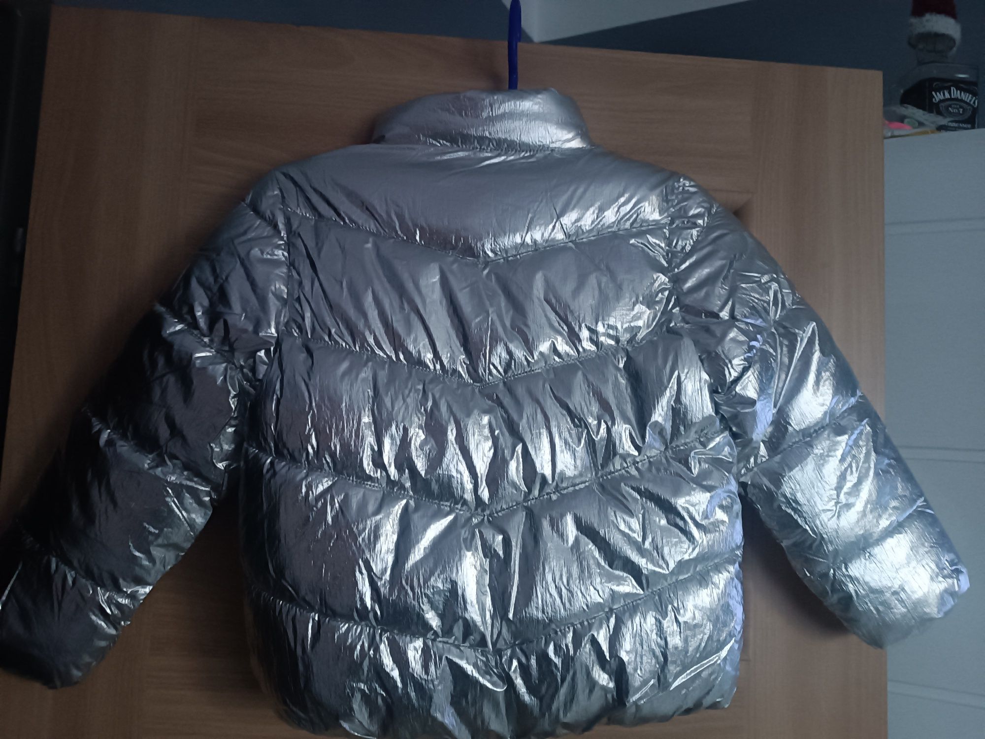 Nowa kurtka metaliczna Sinsay 134