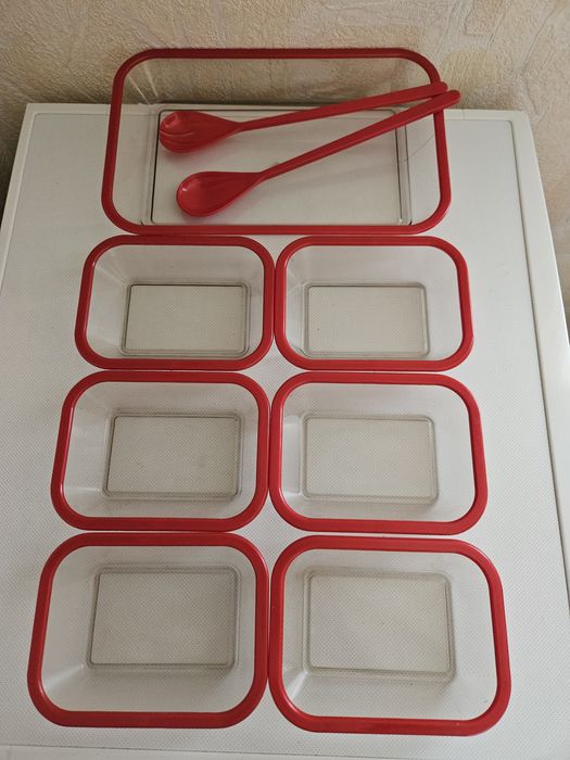 Набор пластиковой посуды