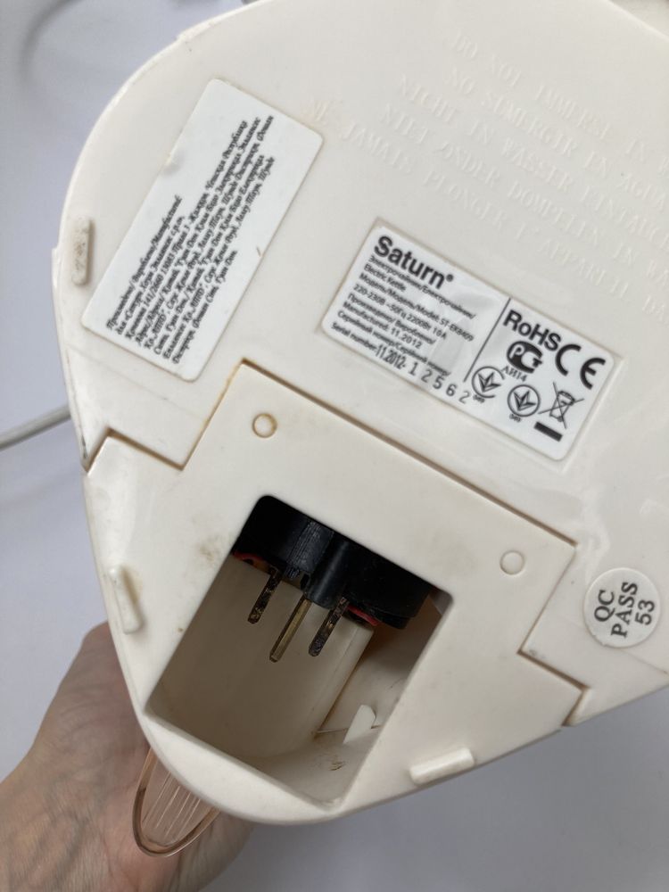 Електричний чайник Saturn ST-EK8409 вийшов з ладу контакт на чайнику