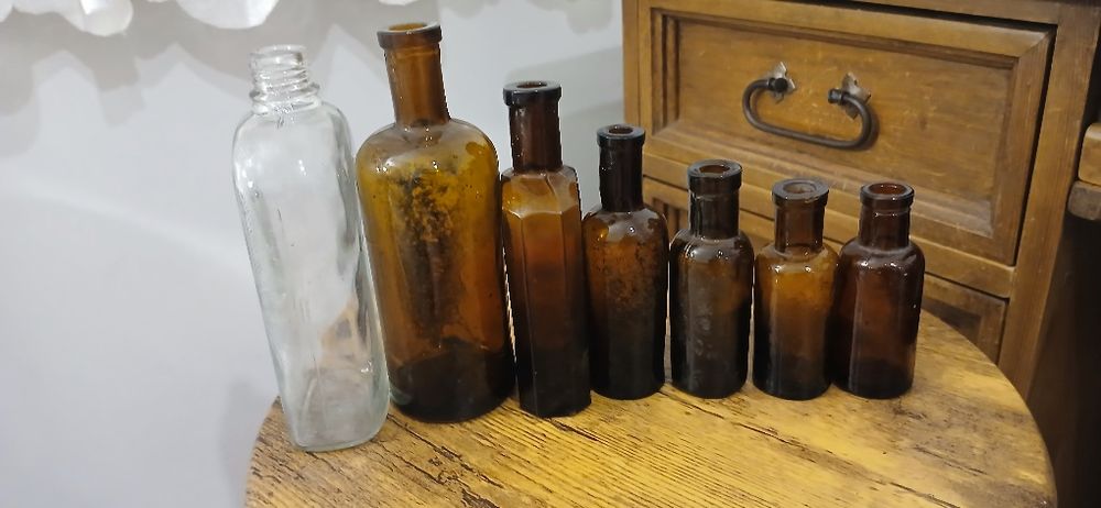 Stare butelki  apteczne,  farmaceutyczne , flaszki, Isopharm Warszawa