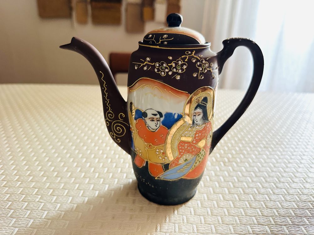 Alguns items de serviço antigo de café chinês .