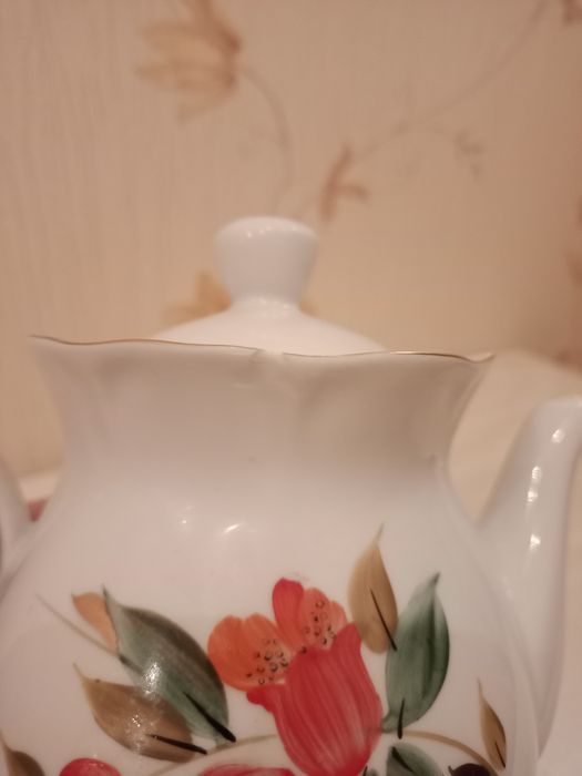 Продам заварочный чайник СССР.
Состояние новое, 600 грамм.
Фото 3,4, е