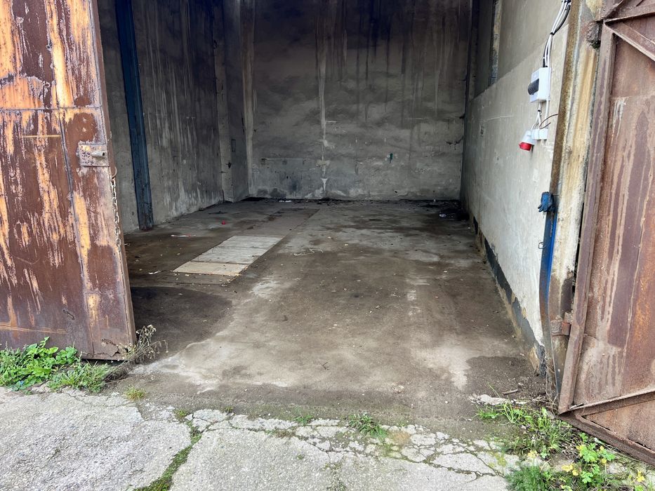 Do wynajęcia duży garaż z wiatą