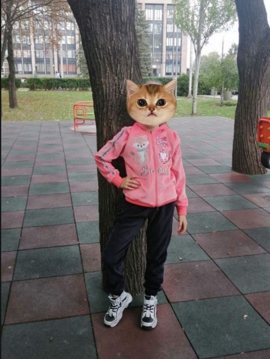 Спортивный костюм для девочки.