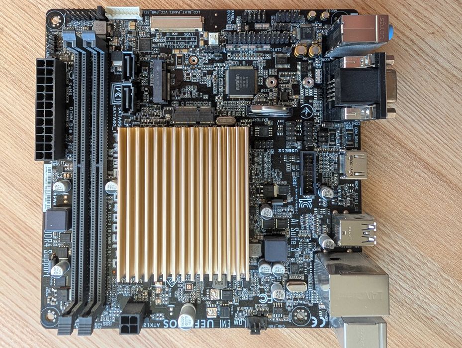 Продам материнську плату ASUS PRIME J4005I-C з інтегрованим процесором