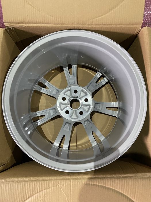 Диск R19 світло-сірий новий Tesla Model Y Original