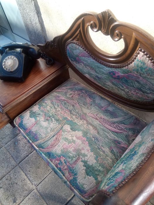 Mesinha com cadeira para telefone