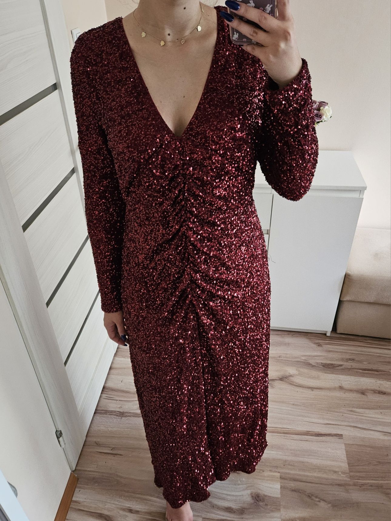 Bordowa sukienka cekinowa maxi asos 40 L długi rękaw wesele