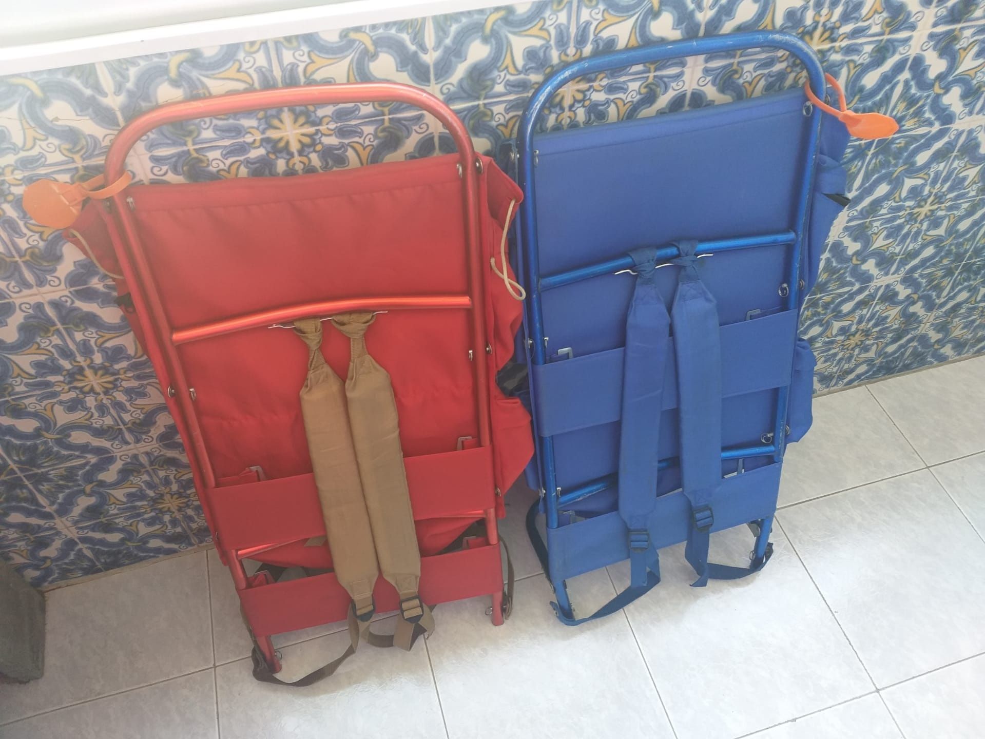 Mochilas ultra leves, cada 25 euros.