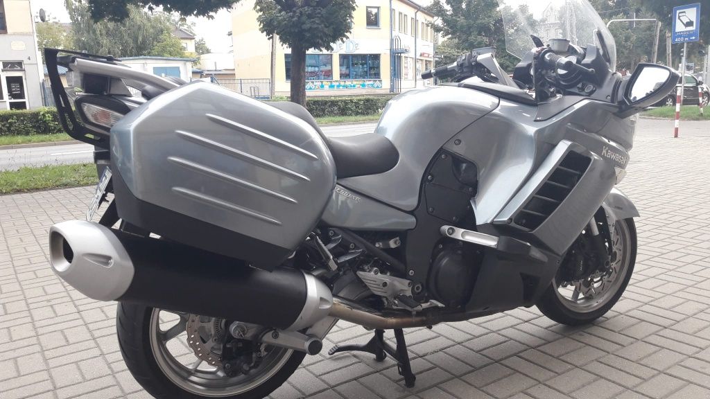 Motocykl Kawasaki GTR 1400 rok 2009