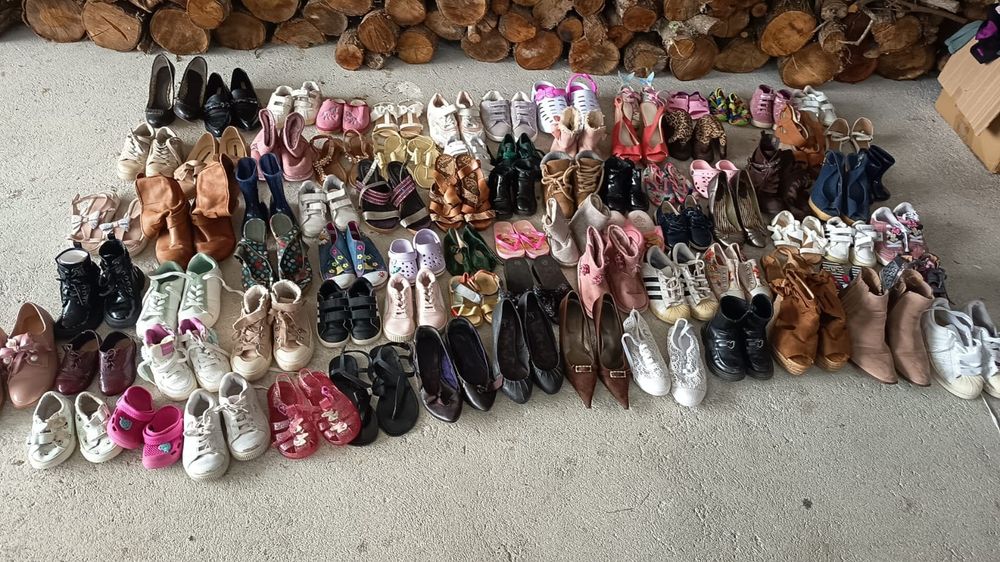 Roupa e calçado varias marcas.   528 peças