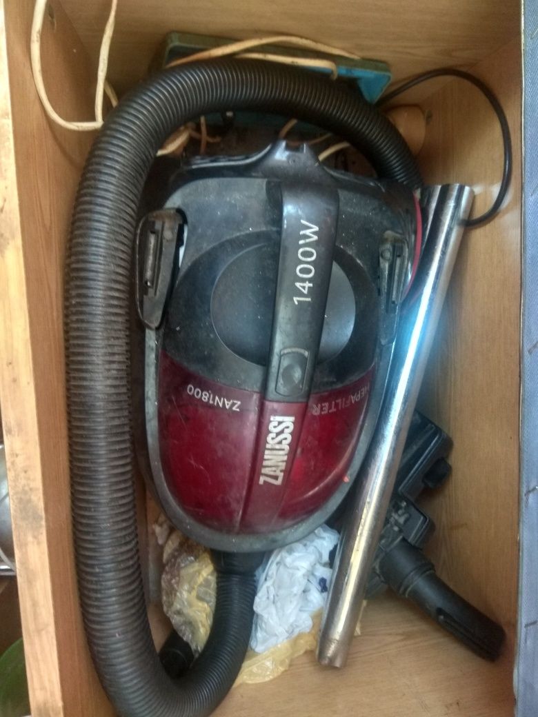 Пылосос Zanussi zan1800 1400w