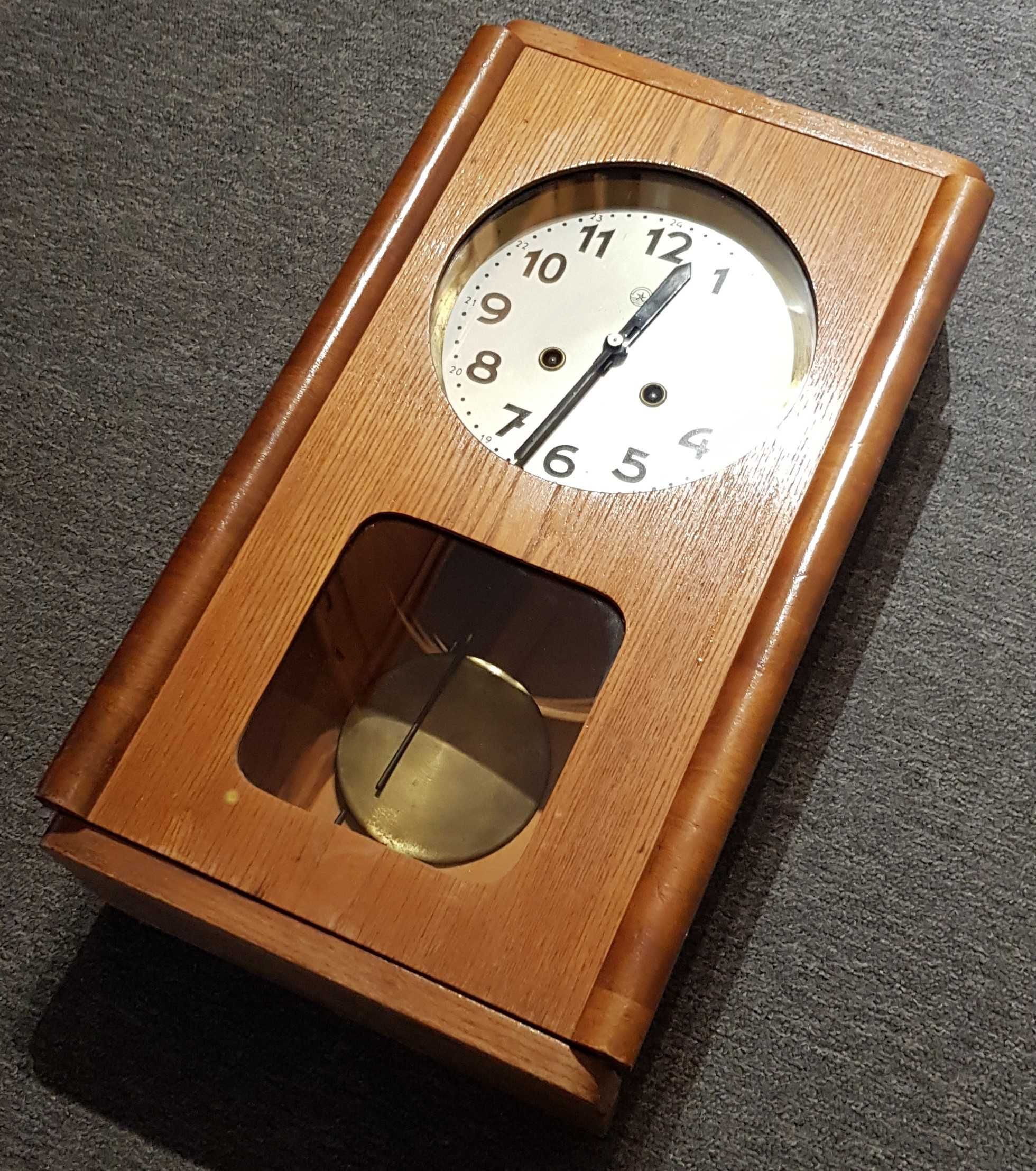 Zegar ścienny, art deco, PRL, Zakładch Maszyn Biurowych Predom-Metron