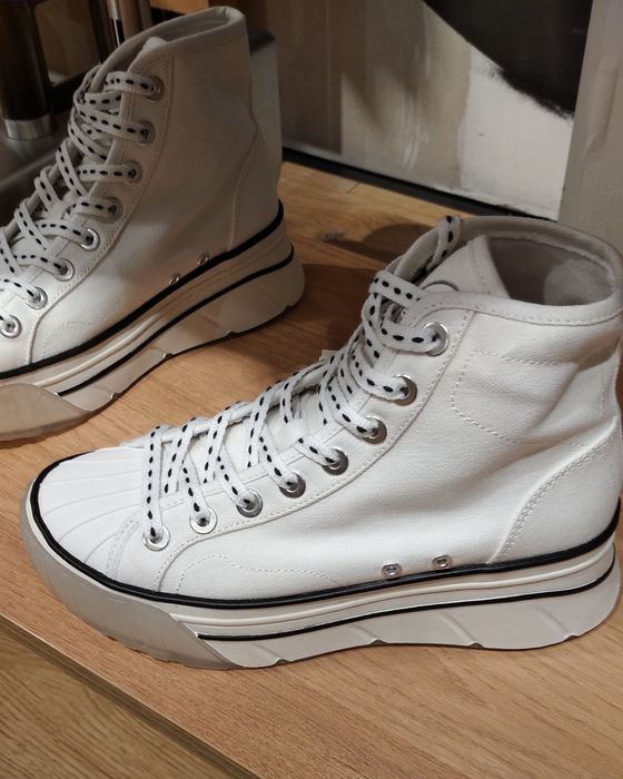 Кроссовки на платформе bershka хайтопы