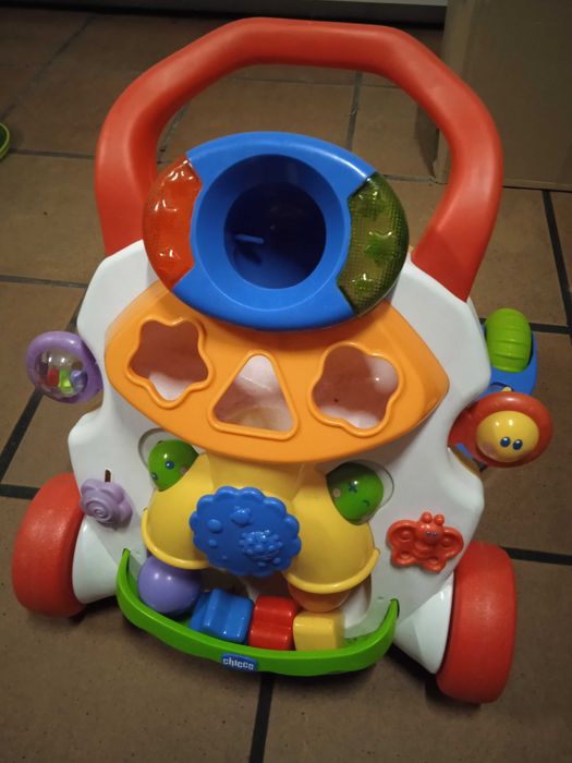Andador Chicco com brinquedos e música