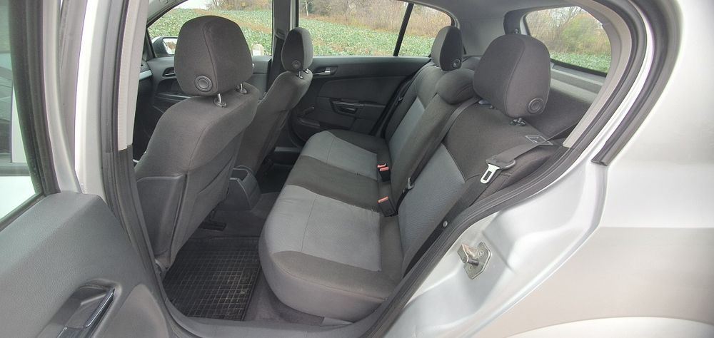 Opel Astra H 2005r. Diesel  1.7 CDTI. Doinwestowany Stan BDB.