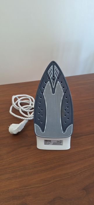 Ferro a vapor Tristar + tábua de engomar de mesa Ikea