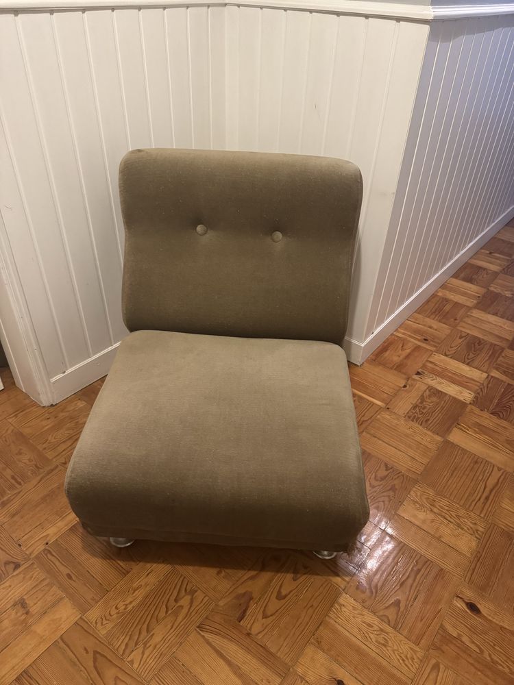 Sofa cama em veludo.