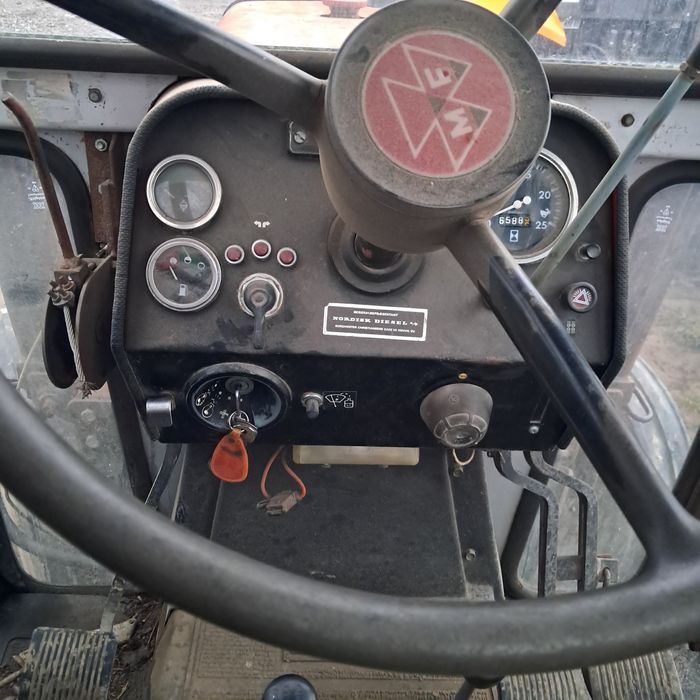 Massey Ferguson 590 z ładowaczem czołowym