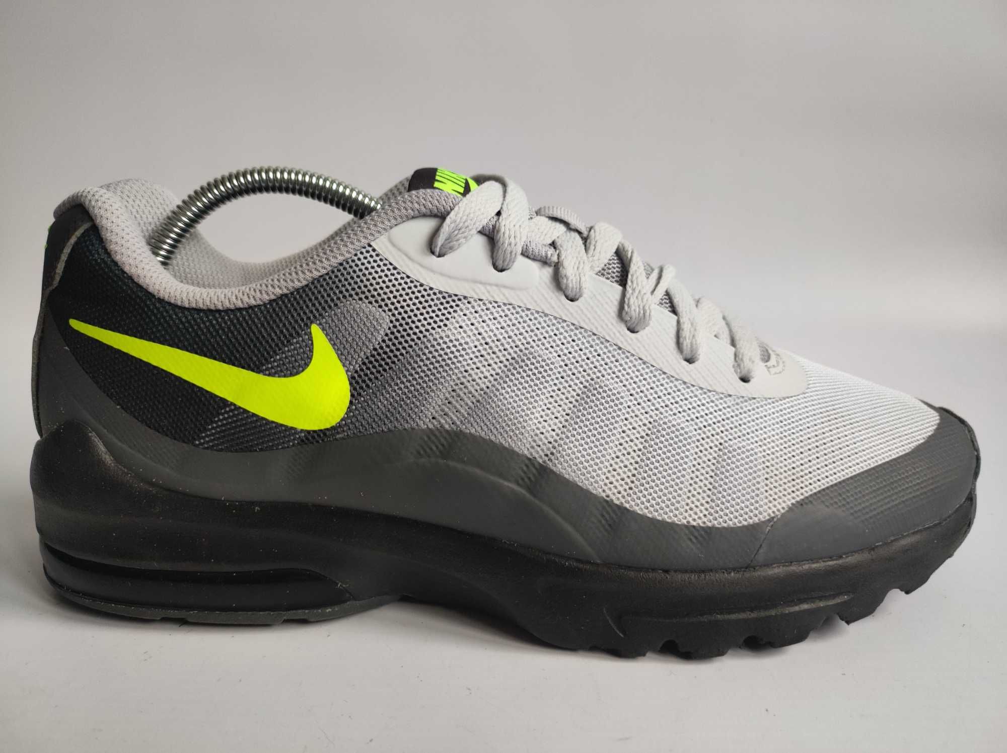 - Nike Air Max Invigor - Buty sportowe r. 40,5