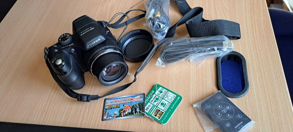 Máquina Fotográfica FUJI FINEPIX S2000 HD