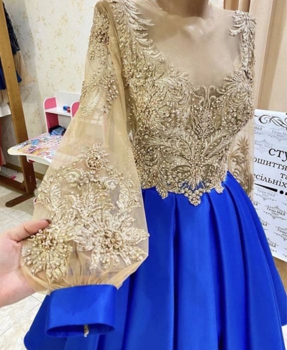 Дуже шикарне плаття нарядне пишне на випускний  випускна сукня