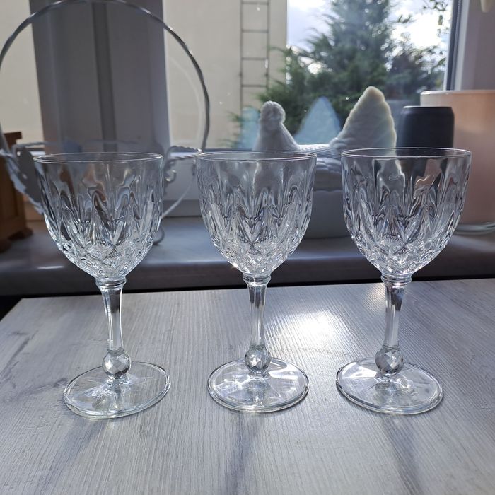 Kryształowe kieliszki.