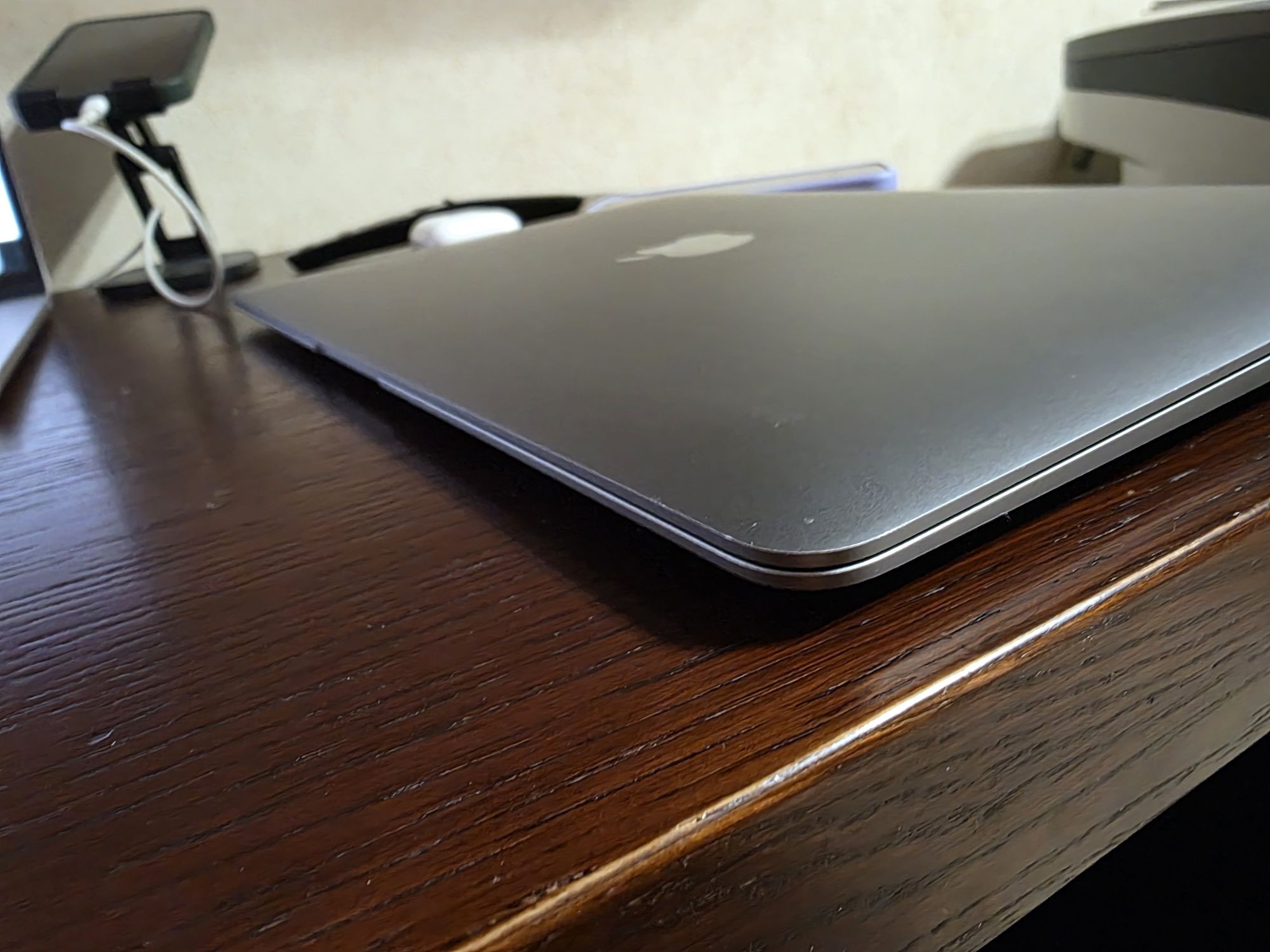 MacBook Air A1932 i5/8/128гб 2019р засвіт на екрані
