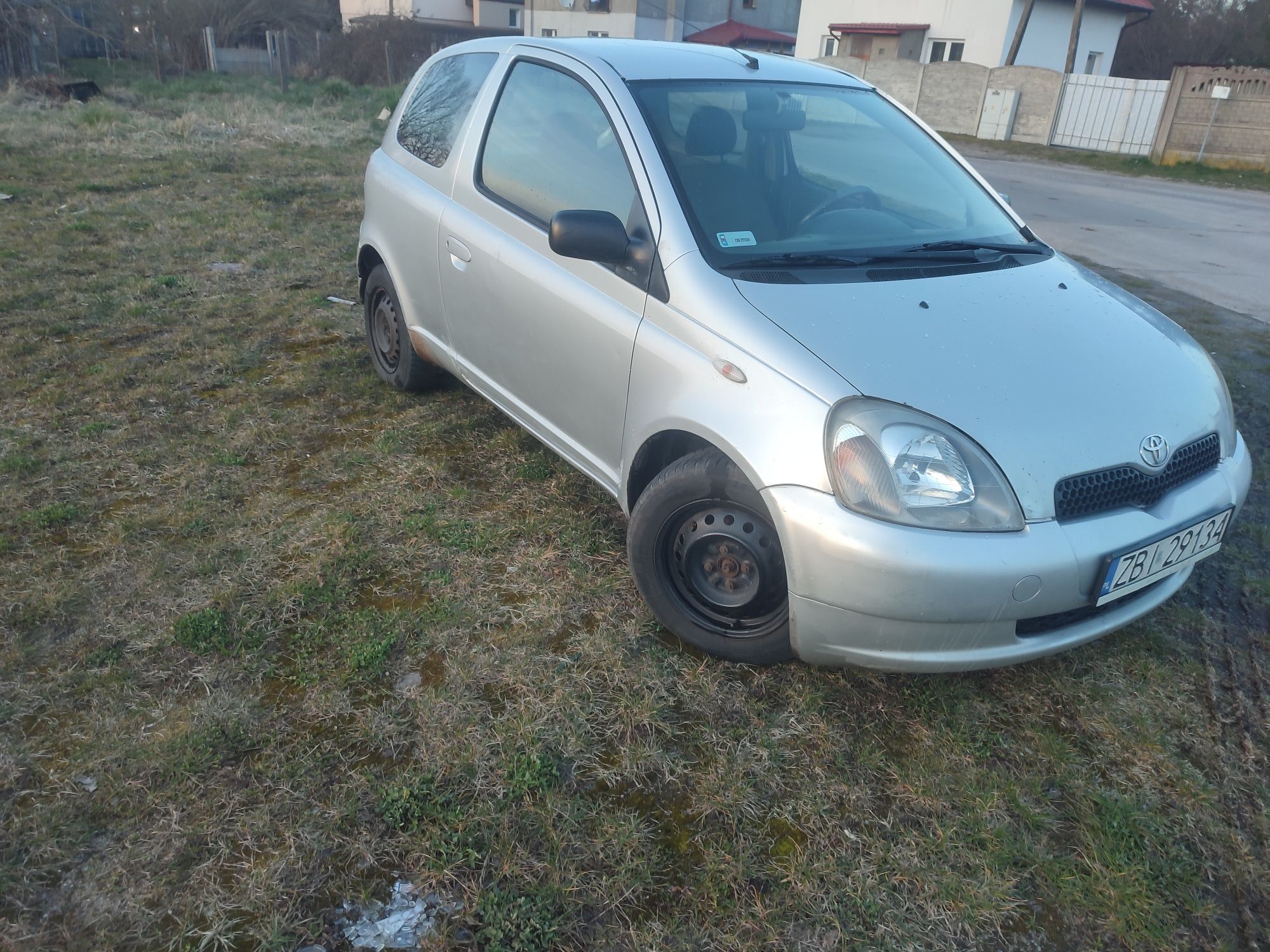 Toyota Yaris 2002r 1.3 +GAZ