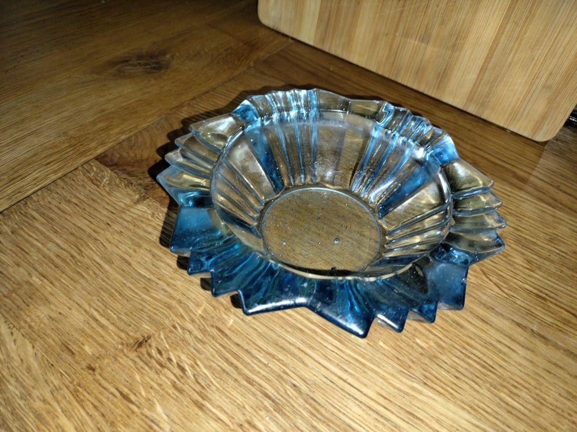 Stara popielniczka niebieska średnica około 17 cm