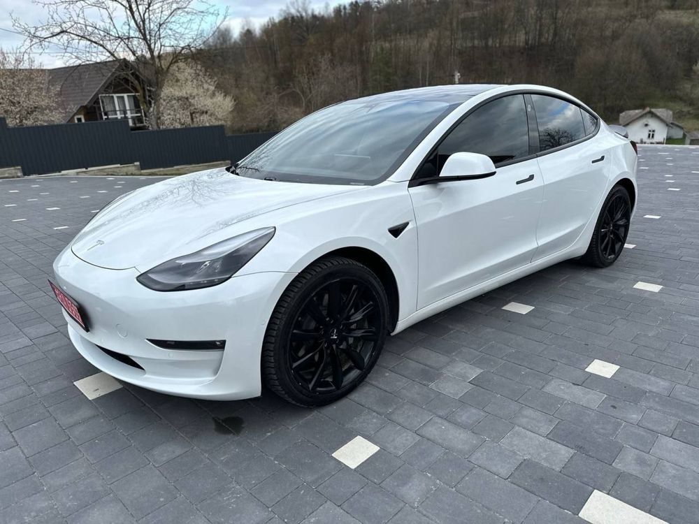Tesla model 3 (2021)