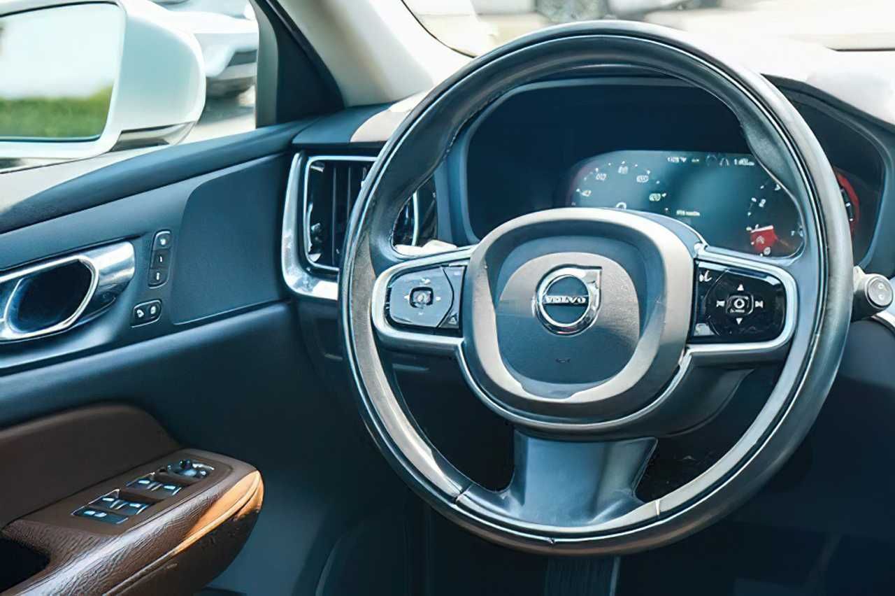 Volvo V60 T5 Momentum      2020