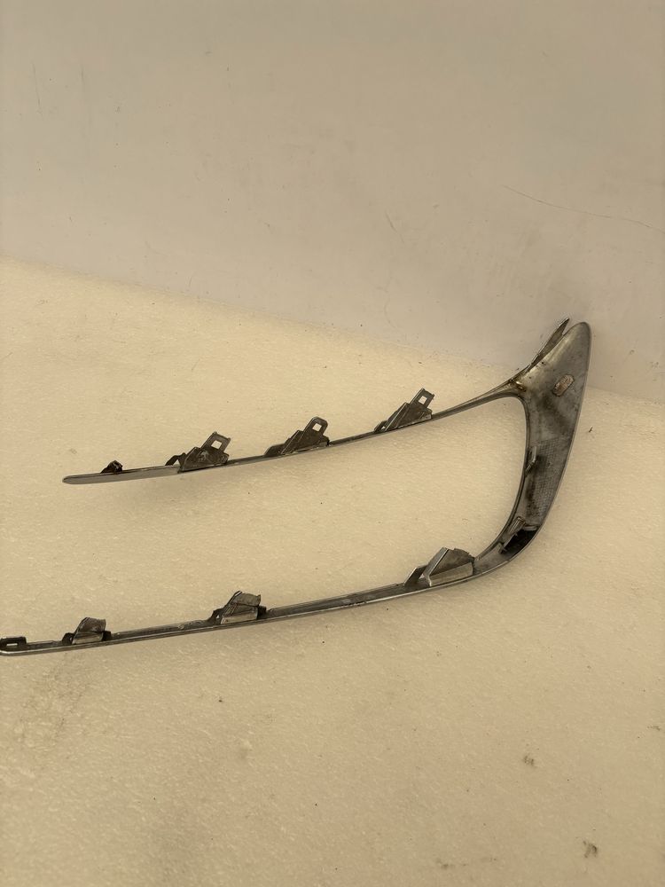 Toyota Auris II 2 lift 12-15 lewa kratka ramka zderzaka przód chrom