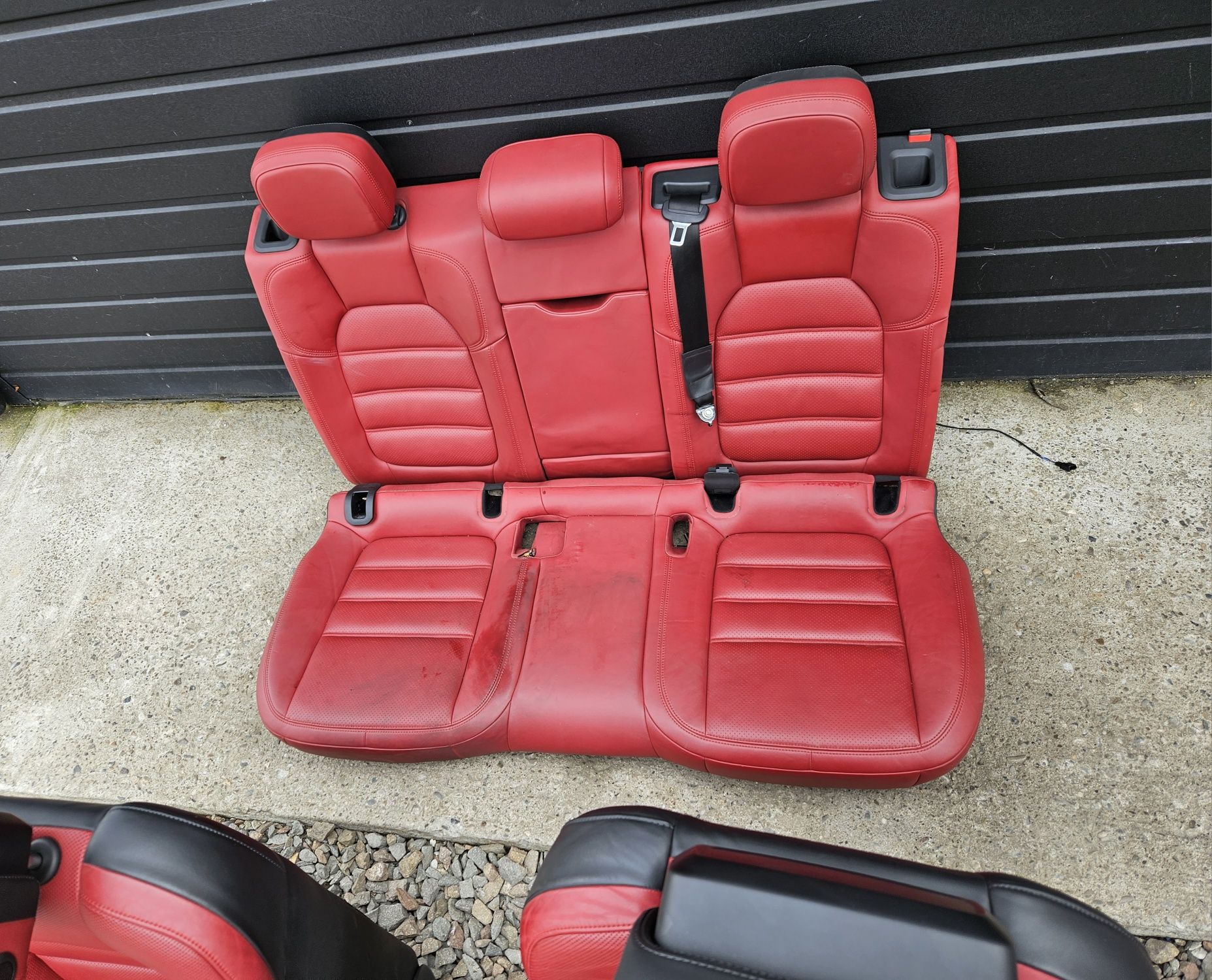 Porsche macan fotele skórzane komplet foteli czerwone skóra