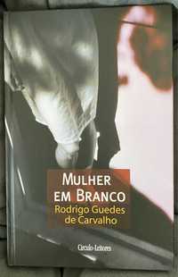 Mulher em branco