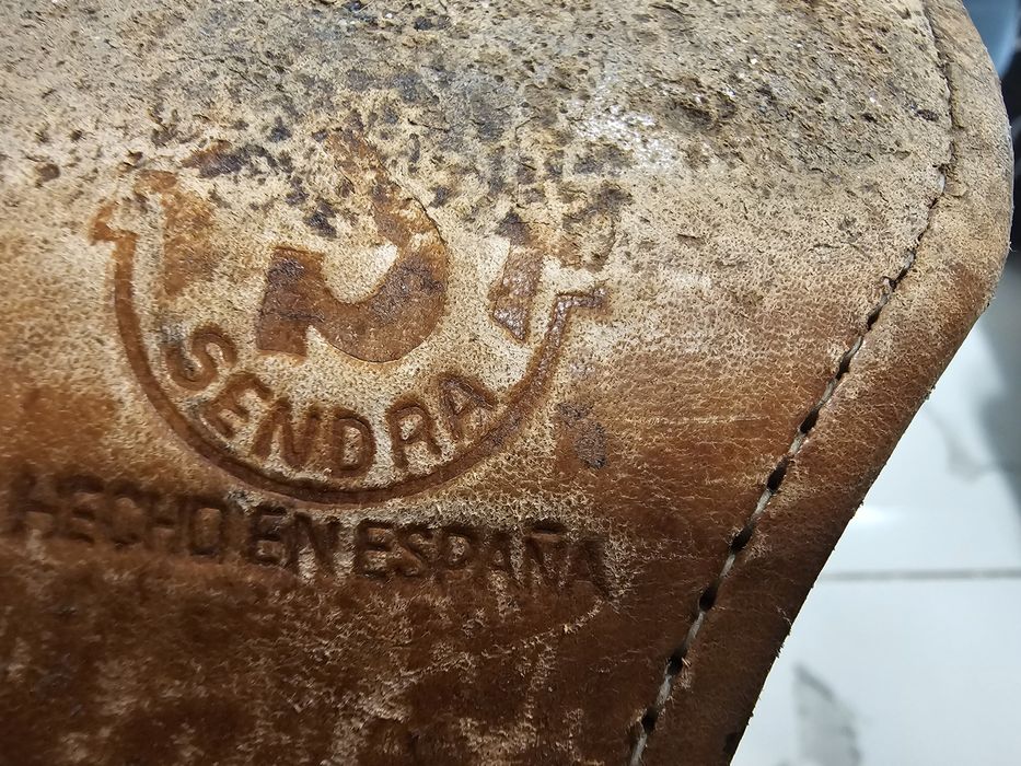 Шкіряні трендові чоботи -казаки 36 р Sendra