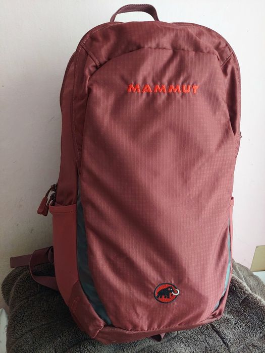 Рюкзак фірми mammyt zeon 18 Salomon оригінал 

Підійде для подорожей ч