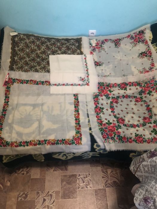 Старовинні шерстяні платки.