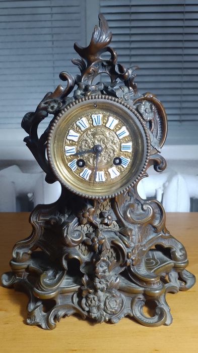 Камінний годинник