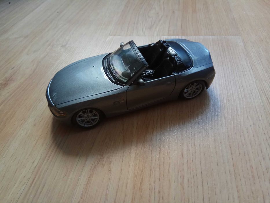 BMW Z4 Коллекционная модель автомобиля 1:24 Bburago